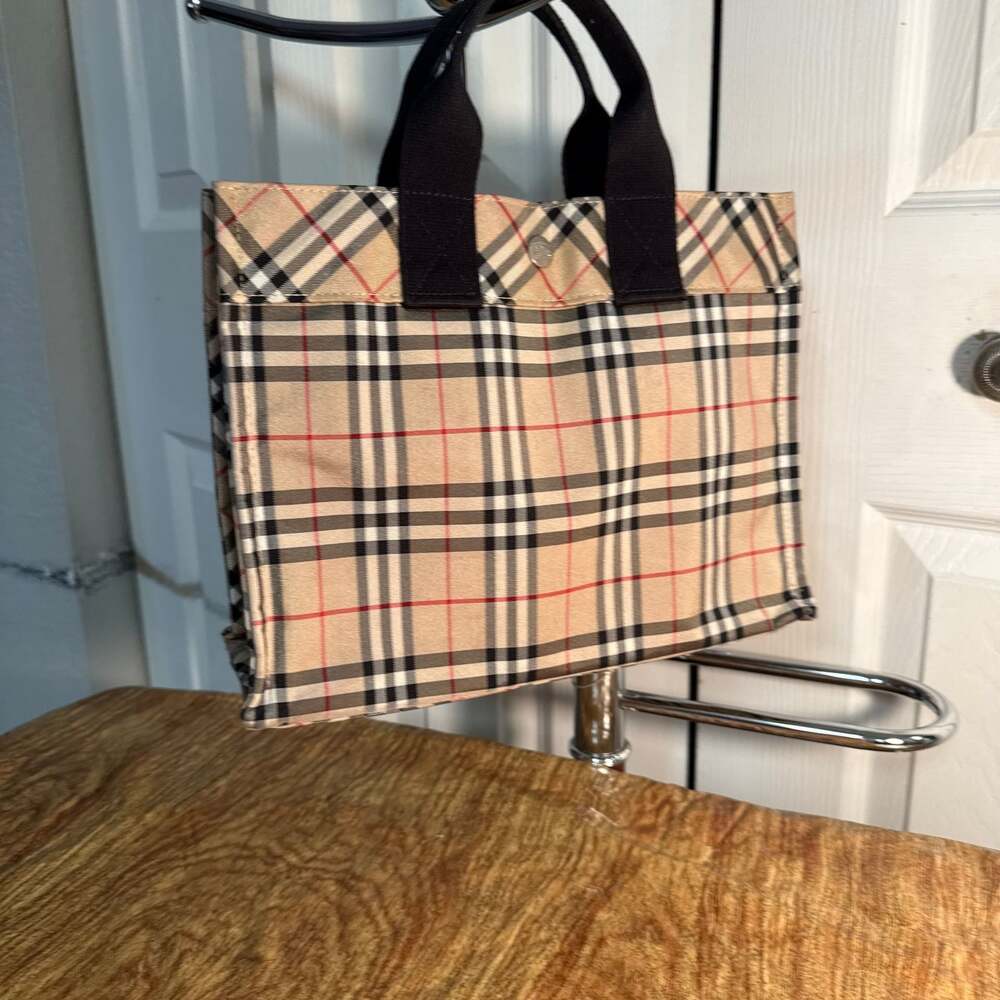 Handbag Burberry Beige in Synthetic - 56403584, $255*